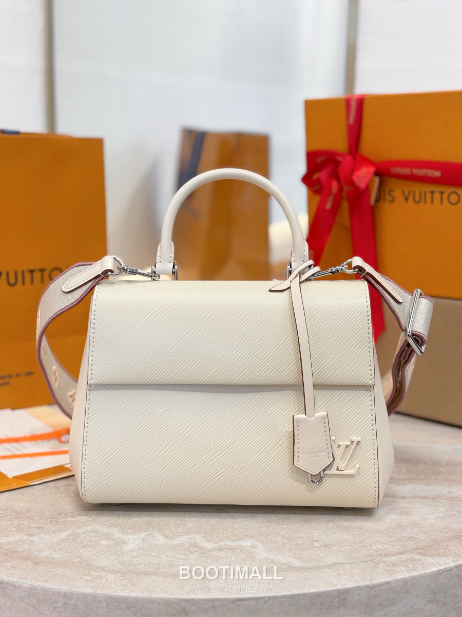 Louis Vuitton Louis Vuitton Cluny BB Epi Leather 루이비통  클루니 BB 에피 레더 M14434 28cm 2
