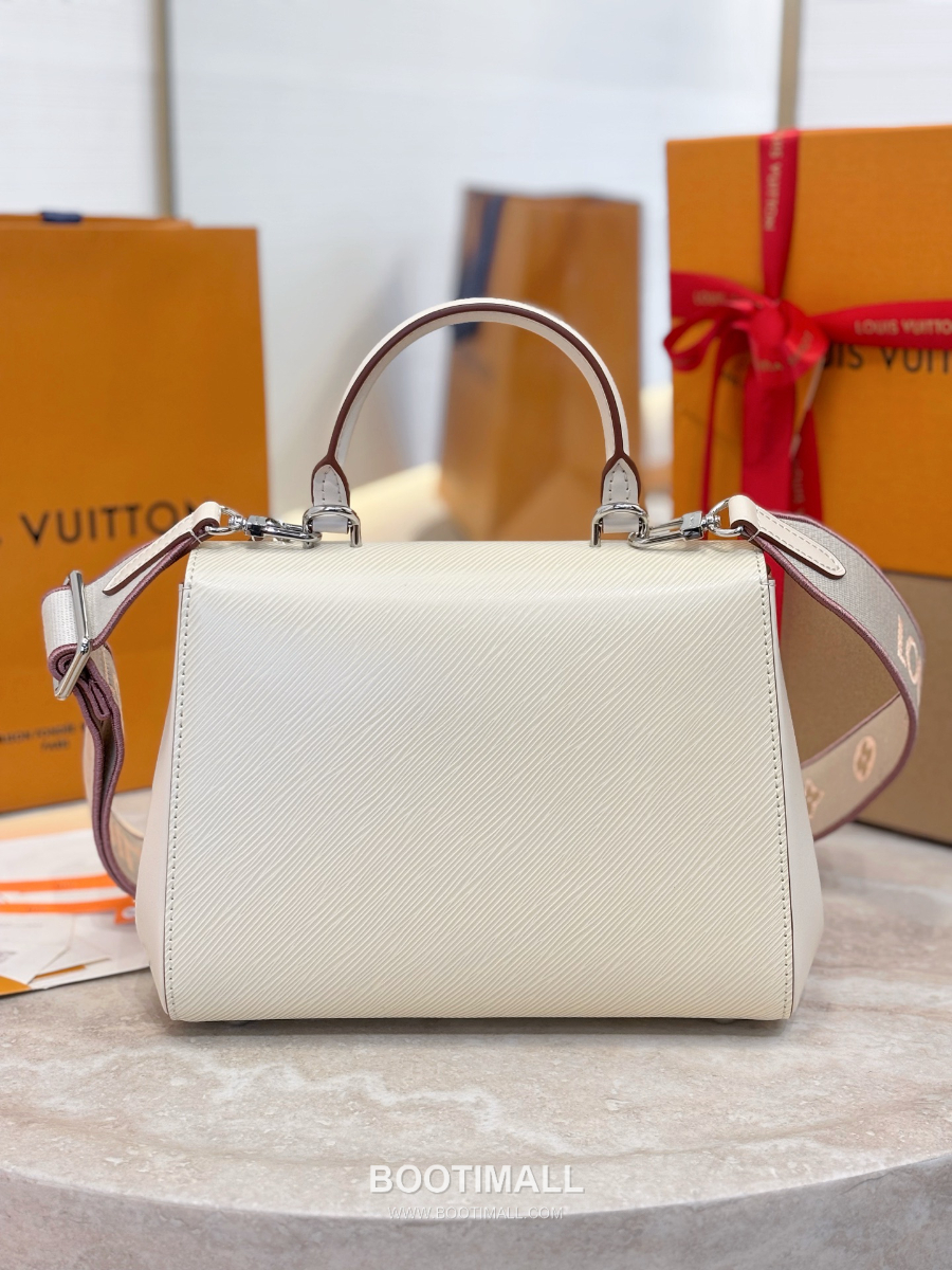 Louis Vuitton Louis Vuitton Cluny BB Epi Leather 루이비통  클루니 BB 에피 레더 M14434 28cm 3