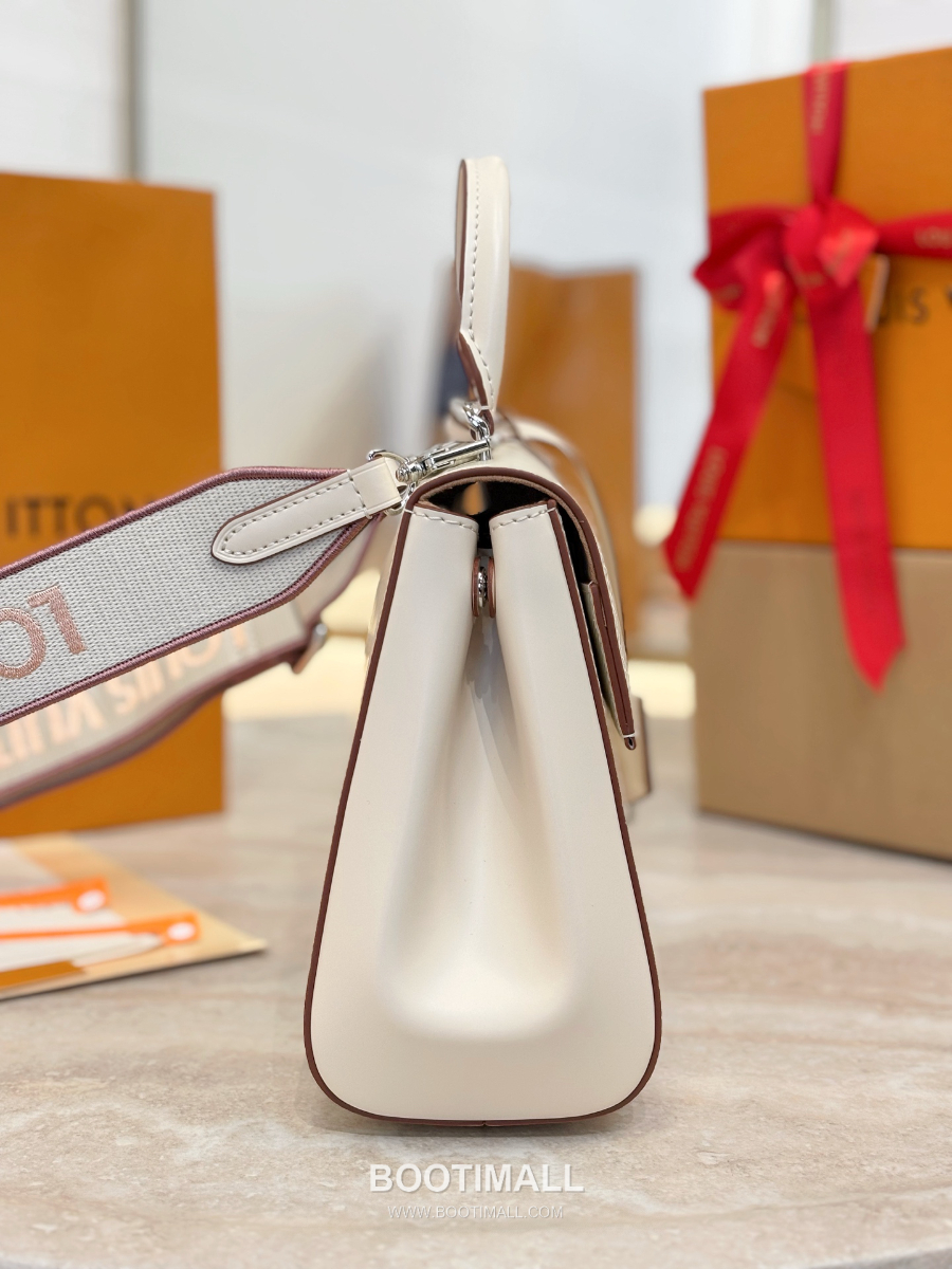 Louis Vuitton Louis Vuitton Cluny BB Epi Leather 루이비통  클루니 BB 에피 레더 M14434 28cm 5