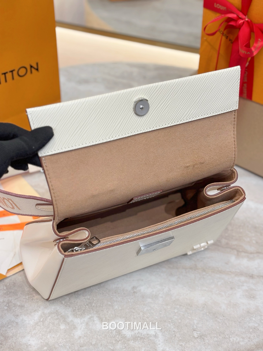 Louis Vuitton Louis Vuitton Cluny BB Epi Leather 루이비통  클루니 BB 에피 레더 M14434 28cm 6