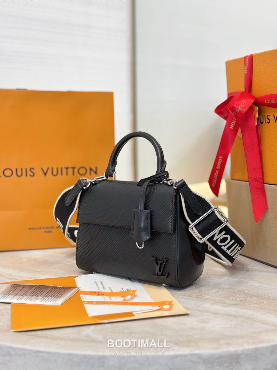 Louis Vuitton Epi Leather Cluny Mini  루이비통 클루니 미니 에피 레더 M14434 블랙 20cm 1