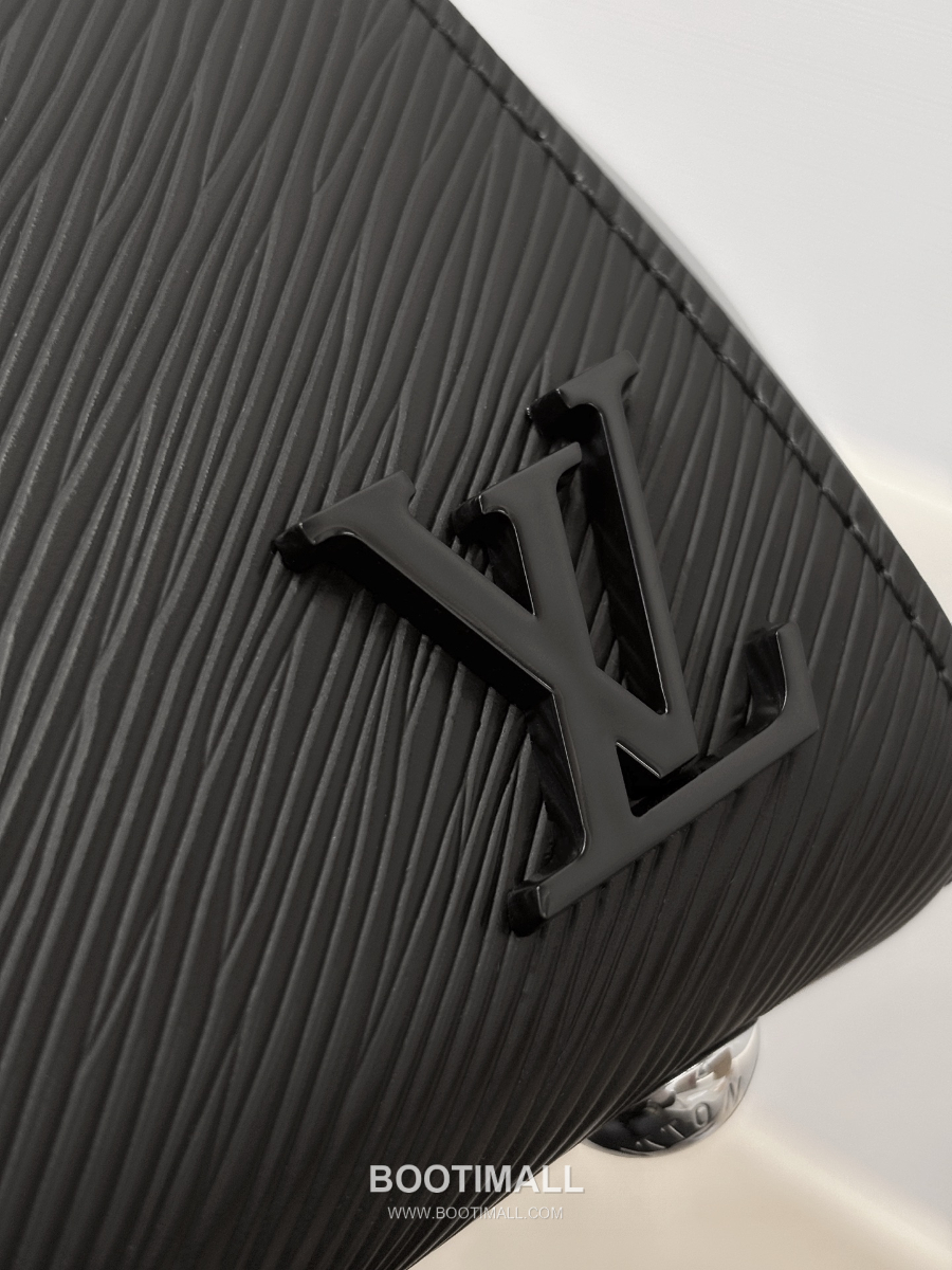 Louis Vuitton Epi Leather Cluny Mini  루이비통 클루니 미니 에피 레더 M14434 블랙 20cm 9