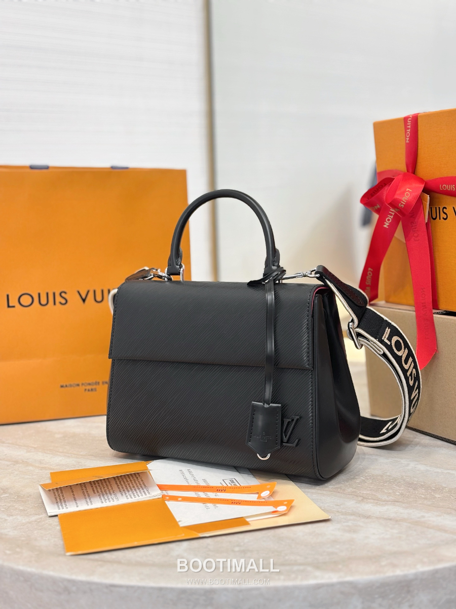 Louis Vuitton Louis Vuitton Cluny BB Epi Leather 루이비통  클루니 BB 에피 레더 M14434 블랙 28cm 1