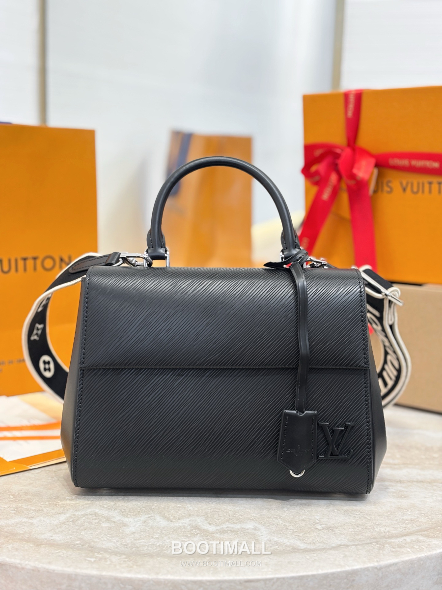Louis Vuitton Louis Vuitton Cluny BB Epi Leather 루이비통  클루니 BB 에피 레더 M14434 블랙 28cm 2