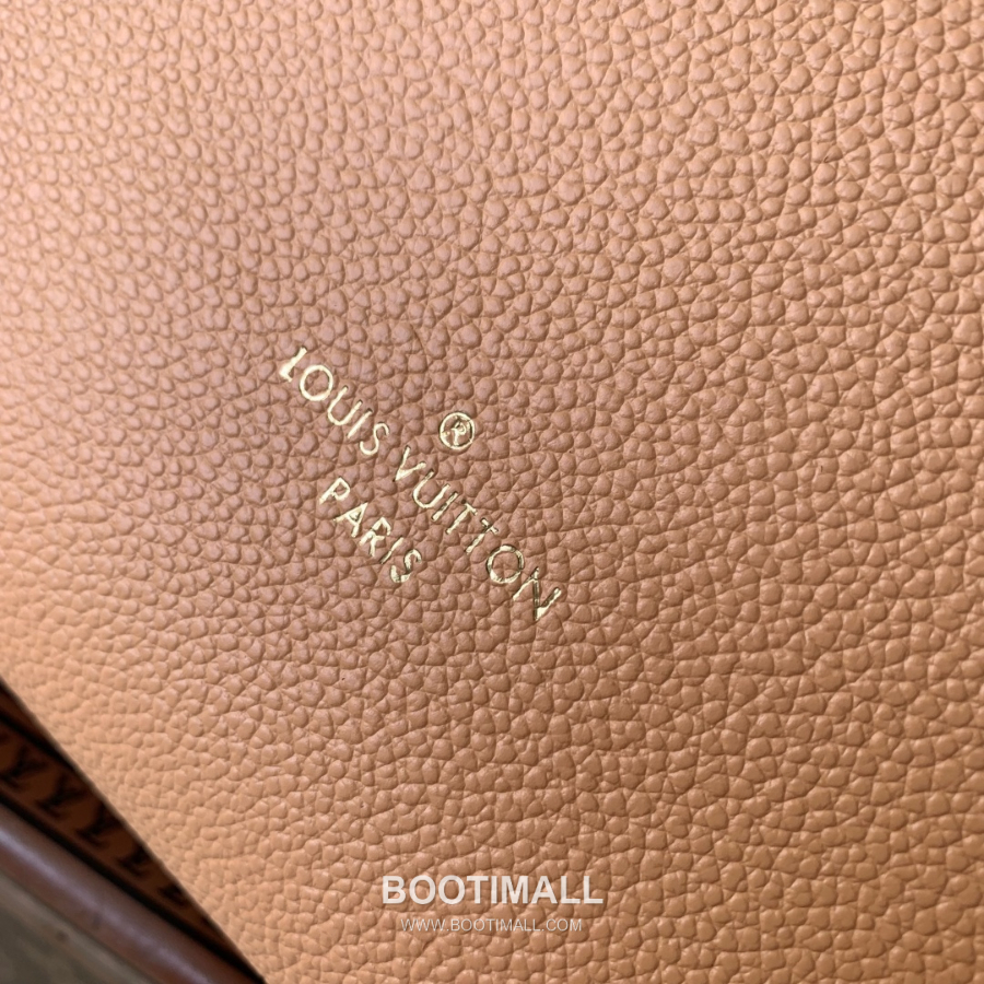 Louis Vuitton Multipass M28029 루이비통 멀티패스 M28029 아리조나 베이지 카프스킨 & 모노그램 코팅 캔버스 트리밍 30cm 6