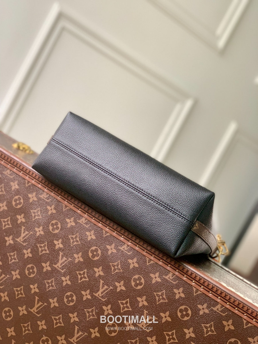 Louis Vuitton Multipass M28029 루이비통 멀티패스 M28029 커피블랙 카프스킨 & 모노그램 코팅 캔버스 트리밍 30cm 4