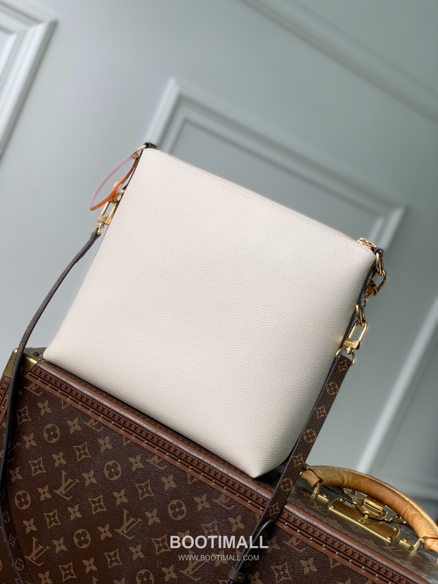 Louis Vuitton Multipass M28029 루이비통 멀티패스 M28029 아이보리 카프스킨 & 모노그램 코팅 캔버스 트리밍 30cm 3