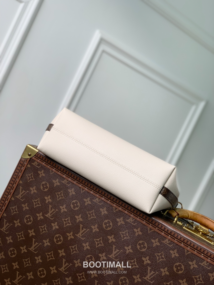 Louis Vuitton Multipass M28029 루이비통 멀티패스 M28029 아이보리 카프스킨 & 모노그램 코팅 캔버스 트리밍 30cm 4
