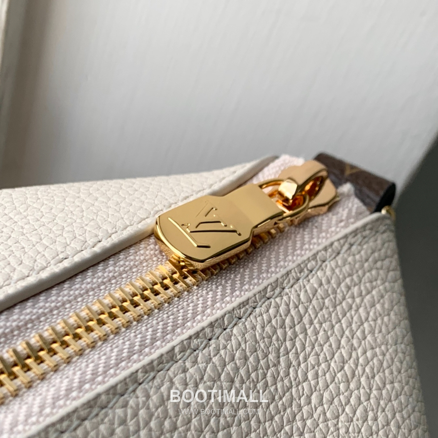 Louis Vuitton Multipass M28029 루이비통 멀티패스 M28029 아이보리 카프스킨 & 모노그램 코팅 캔버스 트리밍 30cm 6