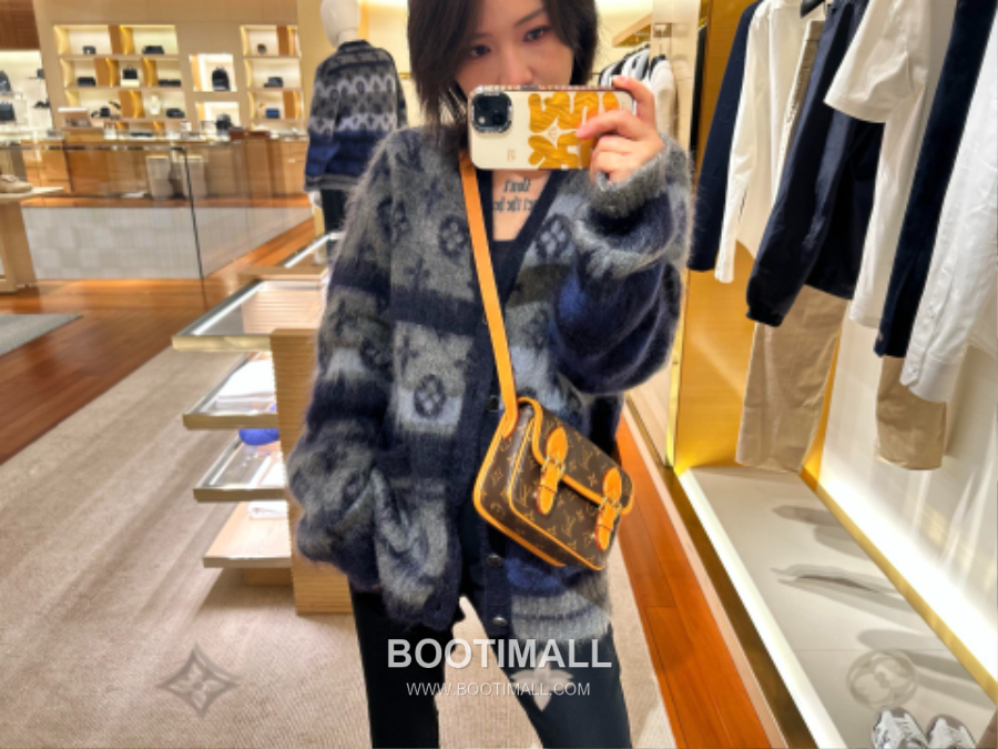 Louis Vuitton Satchel Wearable Wallet 루이비통 사첼 웨어러블 월렛 Monogram Archive M26805 19.5cm 2