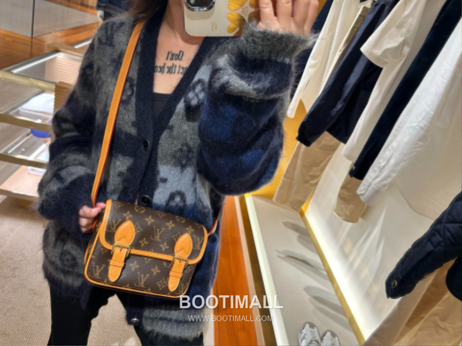 Louis Vuitton Satchel Wearable Wallet 루이비통 사첼 웨어러블 월렛 Monogram Archive M26805 19.5cm 4