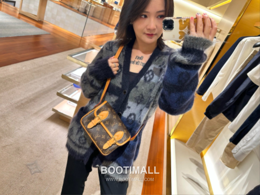 Louis Vuitton Satchel Wearable Wallet 루이비통 사첼 웨어러블 월렛 Monogram Archive M26805 19.5cm 5