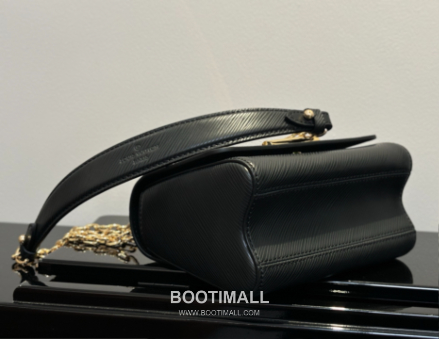 Louis Vuitton Twist PM Epi Leather M21118  트위스트 PM 에피 레더 체인 숄더백 블랙 금장 19cm 4