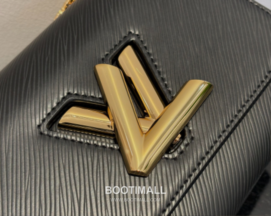 Louis Vuitton Twist PM Epi Leather M21118  트위스트 PM 에피 레더 체인 숄더백 블랙 금장 19cm 5