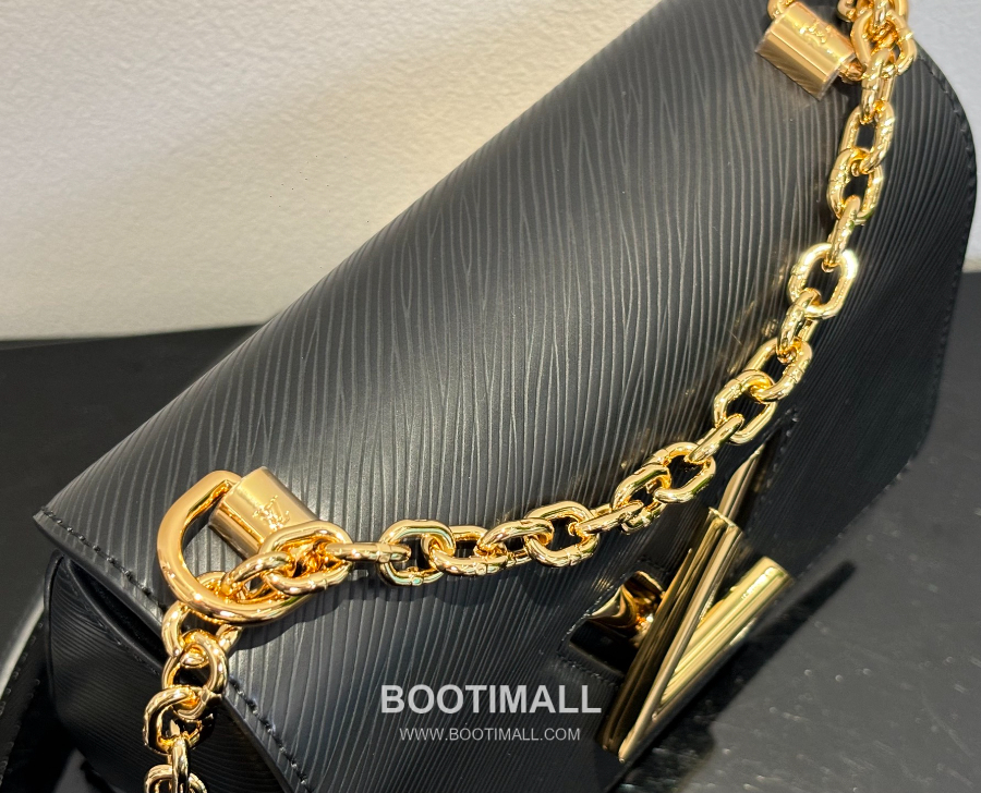 Louis Vuitton Twist PM Epi Leather M21118  트위스트 PM 에피 레더 체인 숄더백 블랙 금장 19cm 6