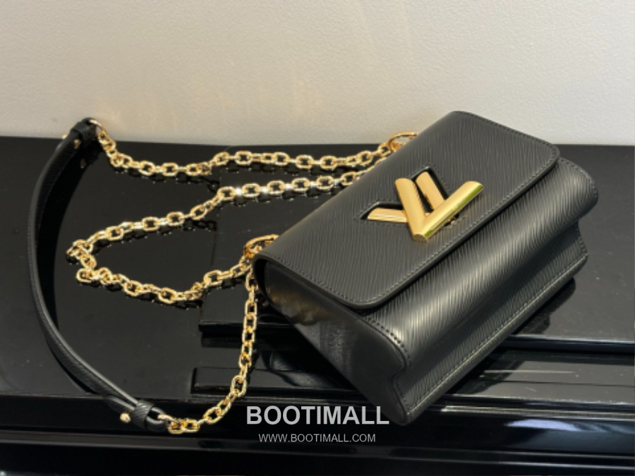Louis Vuitton Twist PM Epi Leather M21118  트위스트 PM 에피 레더 체인 숄더백 블랙 금장 19cm 8