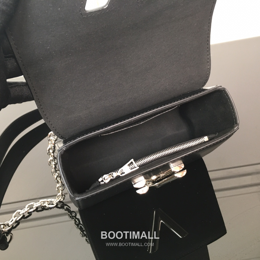 Louis Vuitton Twist PM Epi Leather M21118  트위스트 PM 에피 레더 체인 숄더백 블랙 은장 19cm 6