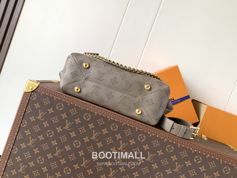 Louis Vuitton Hand It All PM 루이비통 핸드 잇 올 PM 퍼포레이티드 모노그램 레더 M25904 29cm 5
