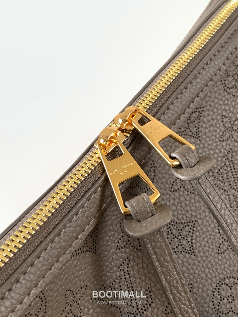 Louis Vuitton Hand It All PM 루이비통 핸드 잇 올 PM 퍼포레이티드 모노그램 레더 M25904 29cm 6