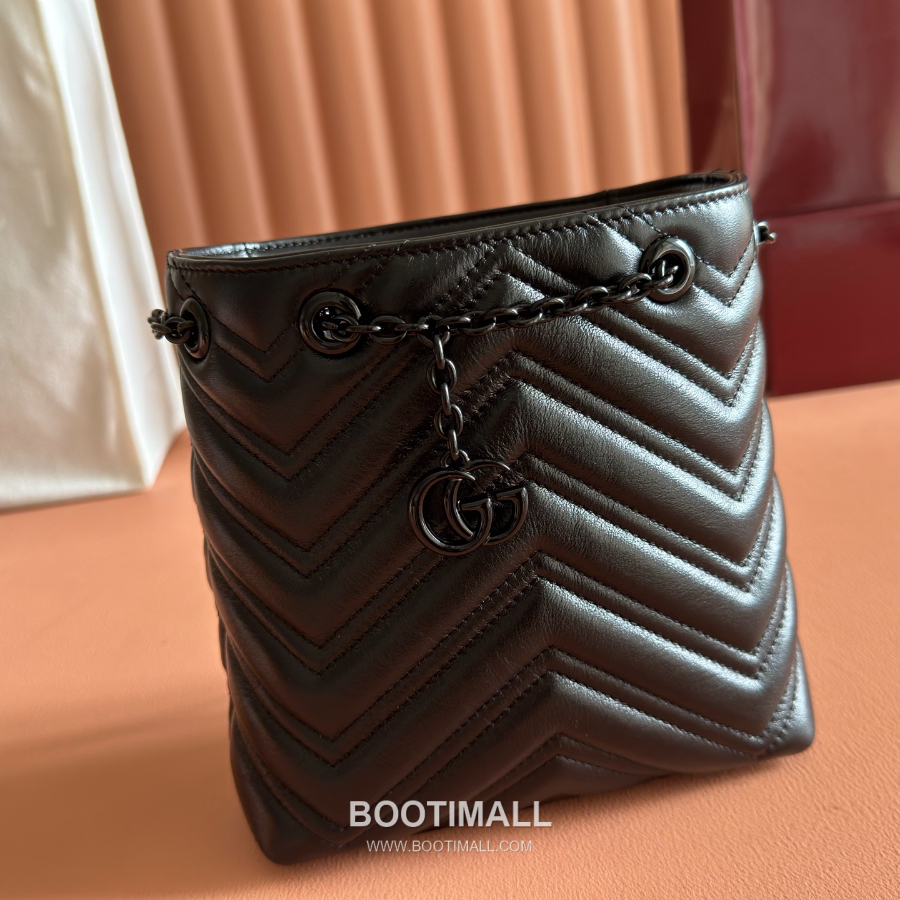Gucci GG Marmont Mini Bucket Drawstring 구찌 GG 마몽 미니 버킷 드로스트링 마틀라세 레더 백 856404 블랙 16cm 6