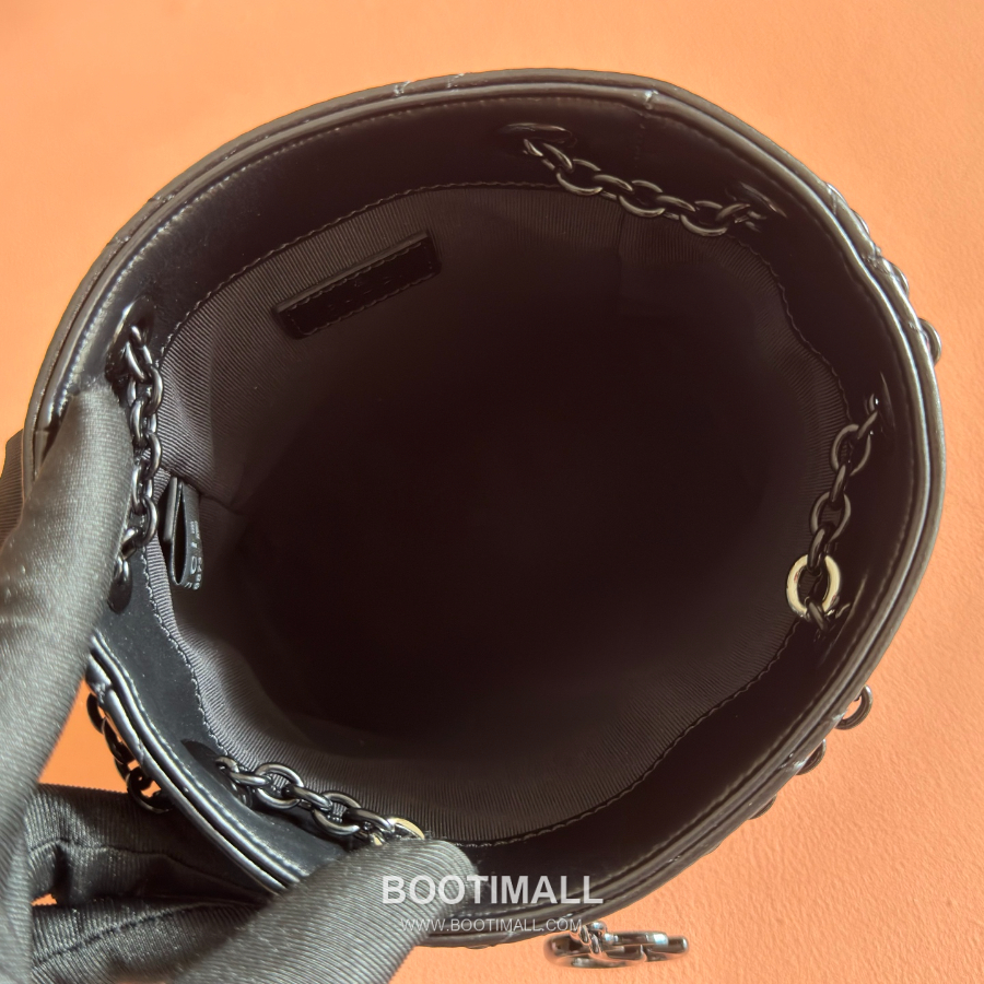 Gucci GG Marmont Mini Bucket Drawstring 구찌 GG 마몽 미니 버킷 드로스트링 마틀라세 레더 백 856404 블랙 16cm 9