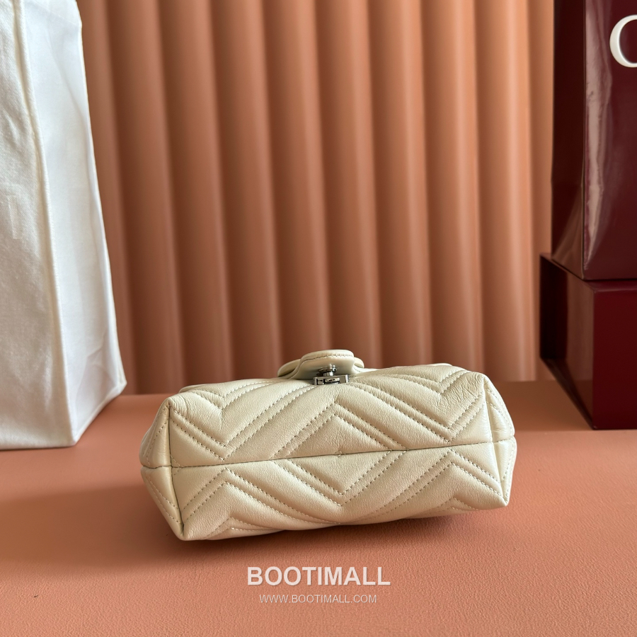 Gucci GG Marmont Mini Matelassé Leather 구찌 GG 마몽 미니 마틀라세 레더 숄더백 856368 아이보리 20cm 4