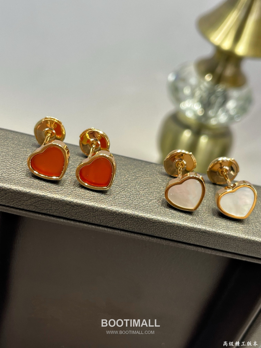 Chopard Happy Hearts Mini Heart Stud Earrings White/Red 쇼파드 해피 하츠 미니 하트 스터드 귀걸이 화이트/레드 1