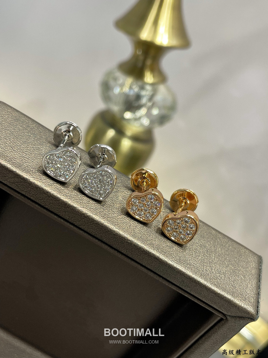 Chopard Happy Hearts Mini Heart Stud Earrings White/Red 쇼파드 해피 하츠 미니 하트 스터드 귀걸이 화이트/레드 2