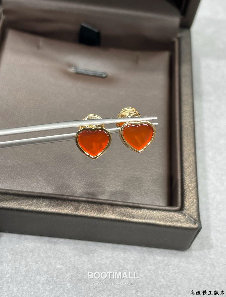 Chopard Happy Hearts Mini Heart Stud Earrings White/Red 쇼파드 해피 하츠 미니 하트 스터드 귀걸이 화이트/레드 3