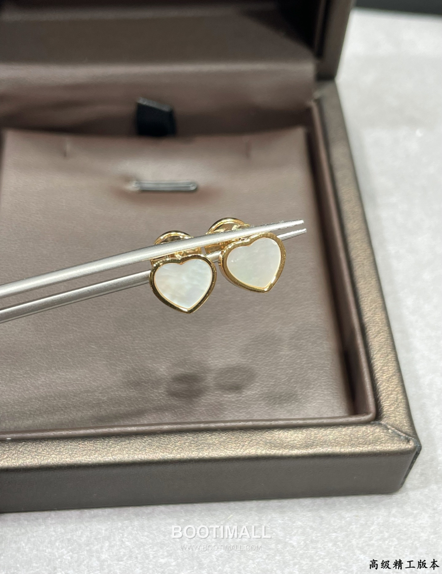 Chopard Happy Hearts Mini Heart Stud Earrings White/Red 쇼파드 해피 하츠 미니 하트 스터드 귀걸이 화이트/레드 4