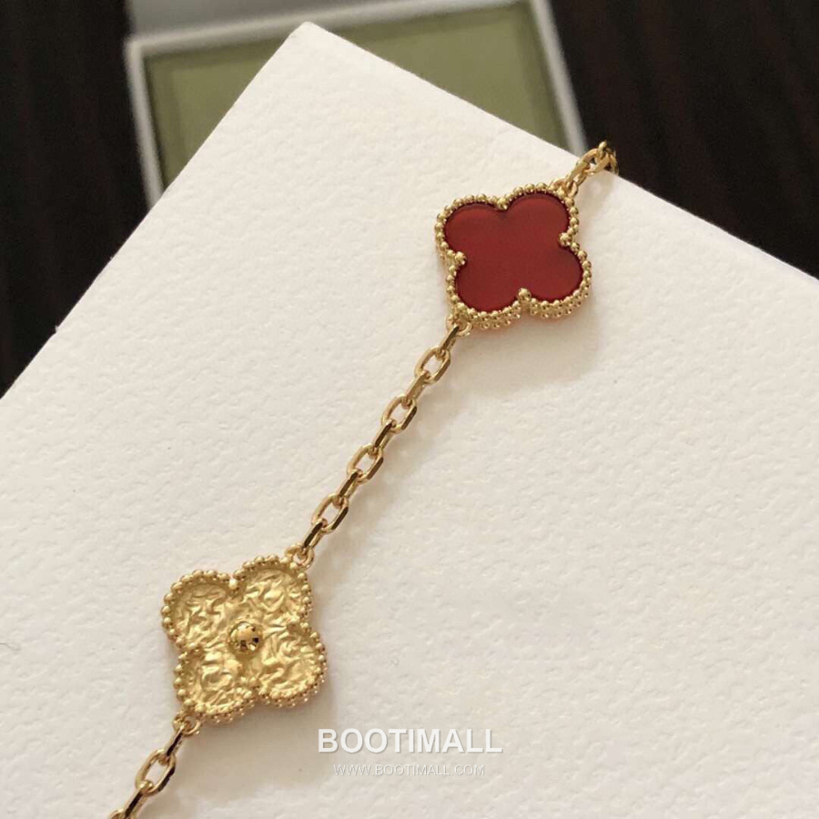 Van Cleef & Arpels Vintage Alhambra Bracelet 반클리프 아펠 빈티지 알함브라 브레이슬릿 카닐리언 18K 옐로우 골드 3