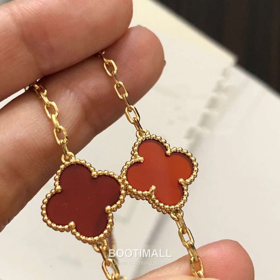 Van Cleef & Arpels Vintage Alhambra Bracelet 반클리프 아펠 빈티지 알함브라 브레이슬릿 카닐리언 18K 옐로우 골드 5