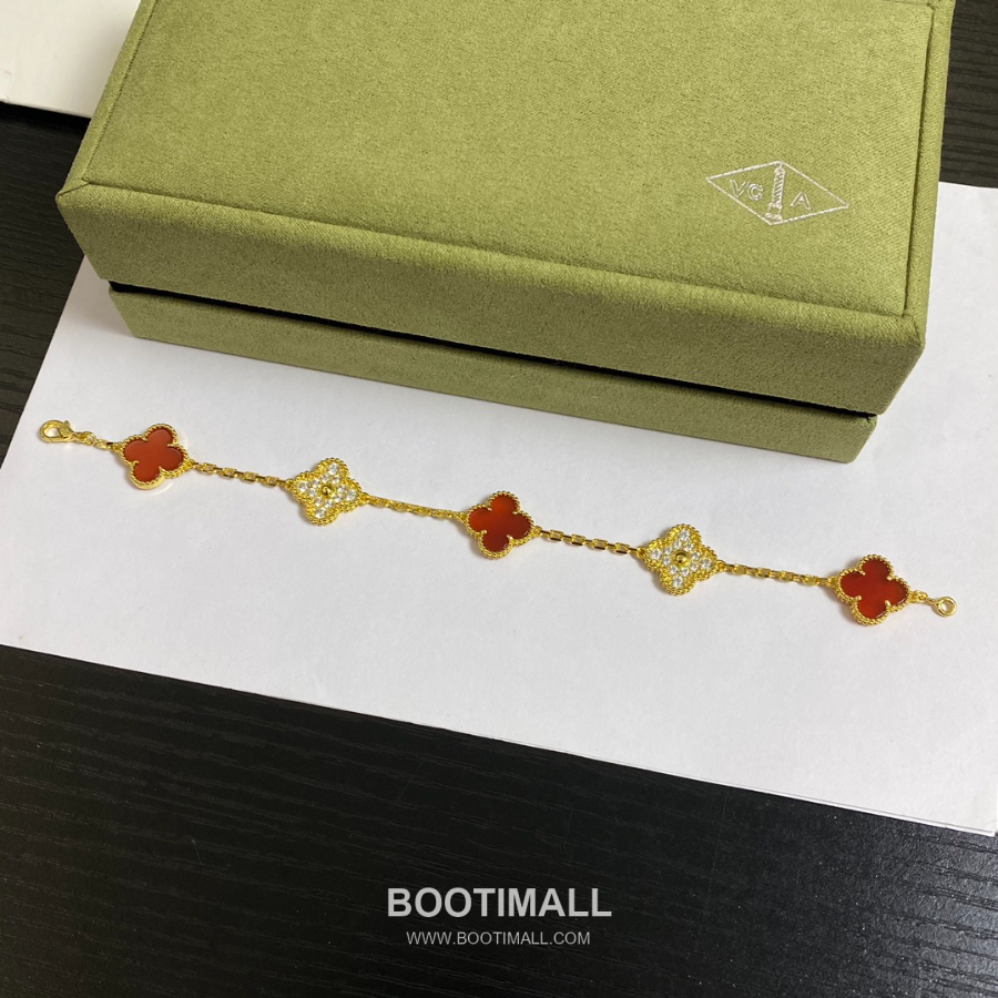 Van Cleef & Arpels Vintage Alhambra Bracelet 5 Motifs 반클리프 아펠 빈티지 알함브라 브레이슬릿 5 모티프 50주년 한정 에디션 7