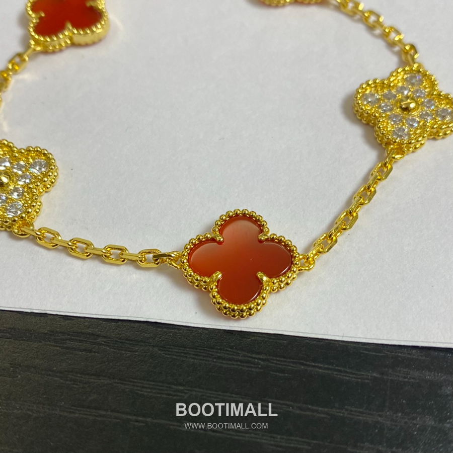 Van Cleef & Arpels Vintage Alhambra Bracelet 5 Motifs 반클리프 아펠 빈티지 알함브라 브레이슬릿 5 모티프 50주년 한정 에디션 9