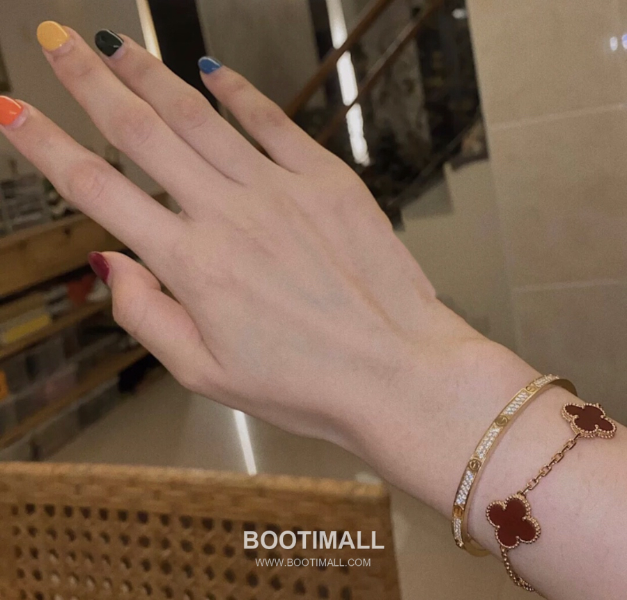 Van Cleef & Arpels Vintage Alhambra Bracelet 5 Motifs 반클리프 아펠 빈티지 알함브라 브레이슬릿 5 모티프 멀티 스톤 18K 옐로우 골드 3