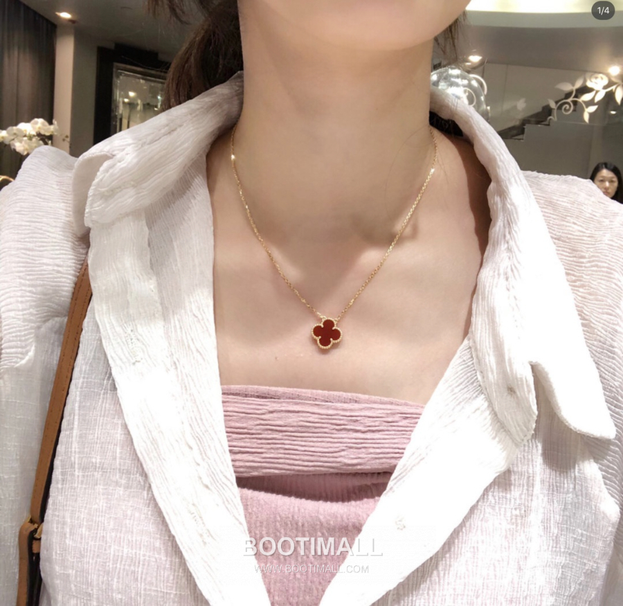 Van Cleef & Arpels Vintage Alhambra Pendant Necklace 반클리프 아펠 빈티지 알함브라 펜던트 네크리스 카닐리언 18K 옐로우 골드 1