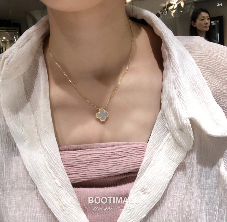 Van Cleef & Arpels Vintage Alhambra Pendant Necklace 반클리프 아펠 빈티지 알함브라 펜던트 네크리스 카닐리언 18K 옐로우 골드 2