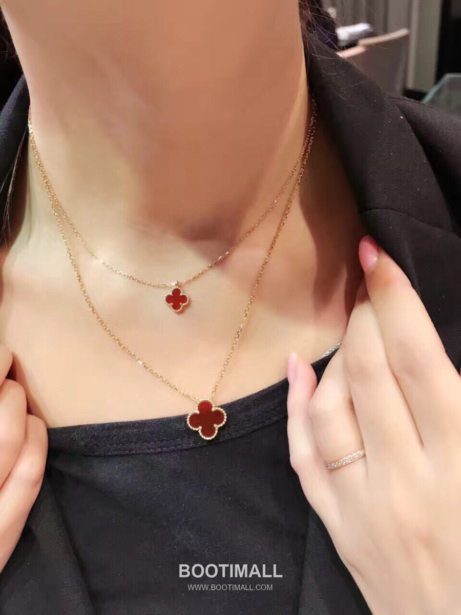 Van Cleef & Arpels Vintage Alhambra Pendant Necklace 반클리프 아펠 빈티지 알함브라 펜던트 네크리스 카닐리언 18K 옐로우 골드 6