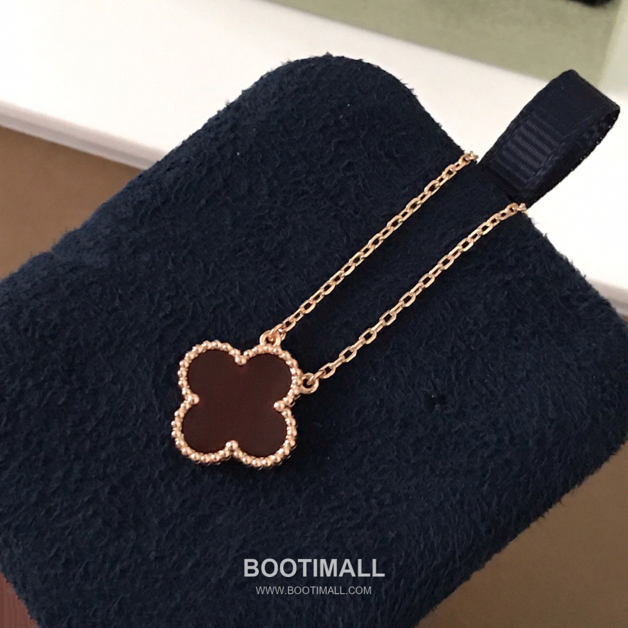 Van Cleef & Arpels Vintage Alhambra Pendant Necklace 반클리프 아펠 빈티지 알함브라 펜던트 네크리스 카닐리언 18K 옐로우 골드 9