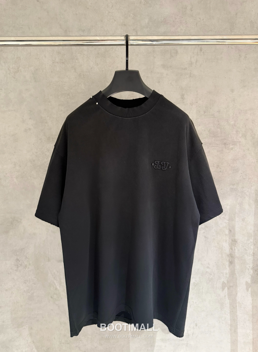 Louis Vuitton LV Patch Embroidered T-Shirt 루이비통 LV 패치 자수 반팔 티셔츠 2
