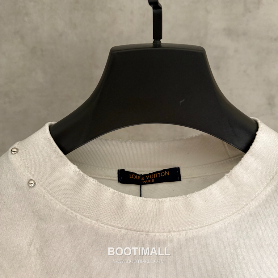 Louis Vuitton LV Patch Embroidered T-Shirt 루이비통 LV 패치 자수 반팔 티셔츠 13