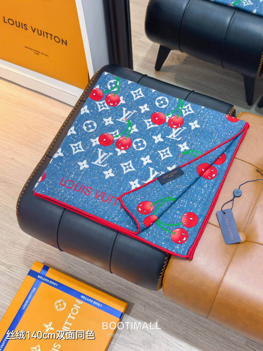 Louis Vuitton x Takashi Murakami Cashmere 루이비통 x 다카시 무라카미 캐시미어 실크 숄 140 모노그램 체리(세리즈) RLV2541 140×140cm 2