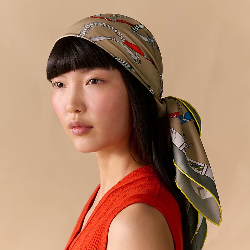 Hermes Twill Silk Scarf 90 “Cavalier du Ciel 에르메스 트윌 실크 스카프 90 카발리에 뒤 씨엘 SHMS2589-1 90×90cm 2