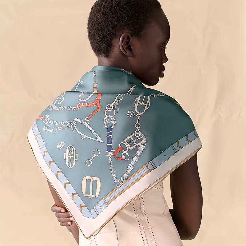 Hermes Twill Silk Scarf 90 “Cavalier du Ciel 에르메스 트윌 실크 스카프 90 카발리에 뒤 씨엘 SHMS2589-2 90×90cm 2