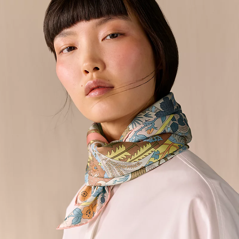 Hermes Twill Silk Scarf 90 “Coupe de Mai 에르메스 트윌 실크 스카프 90 “쿠프 드 메이(5월 신의 컵)” SHMS2569-1 90×90cm 2