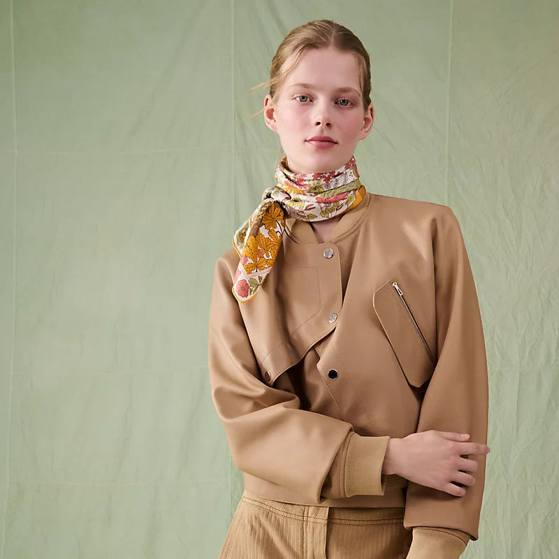 Hermes Twill Silk Scarf 90 “Coupe de Mai 에르메스 트윌 실크 스카프 90 “쿠프 드 메이(5월 신의 컵)” SHMS2569-2 90×90cm 2