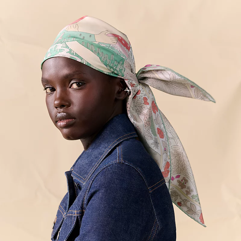 Hermes Twill Silk Scarf 90 “Coupe de Mai 에르메스 트윌 실크 스카프 90 “쿠프 드 메이(5월 신의 컵)” SHMS2569-3 90×90cm 2