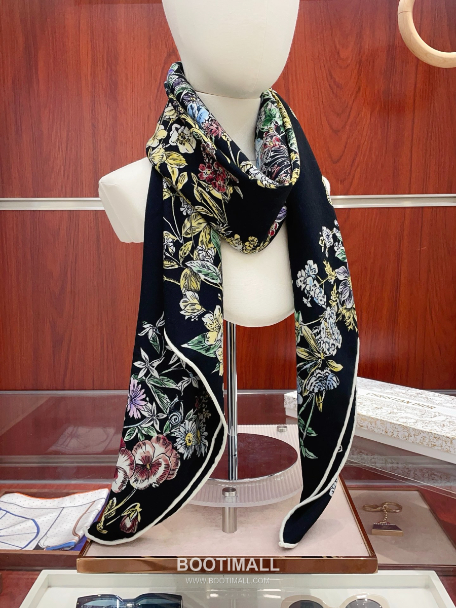 Christian Dior Toile de Jouy Cashmere Silk Shawl 크리스찬 디올 트왈 드 주이 캐시미어 실크 숄 네이비 140×140cm 1