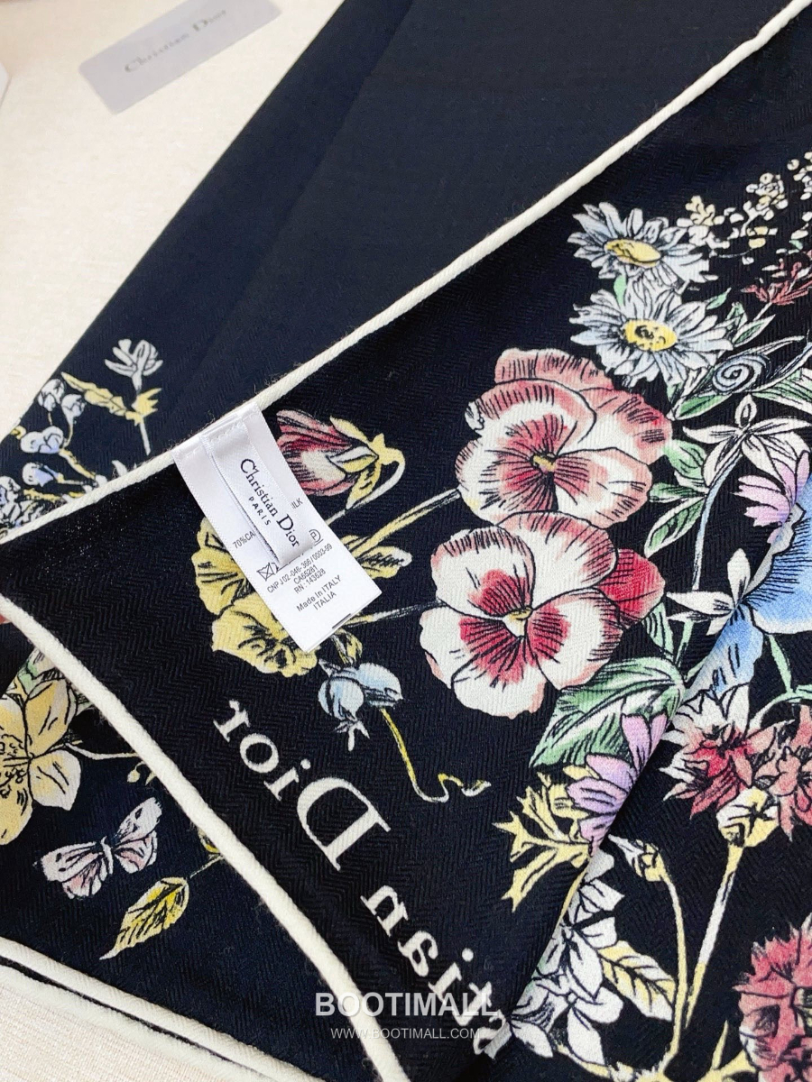 Christian Dior Toile de Jouy Cashmere Silk Shawl 크리스찬 디올 트왈 드 주이 캐시미어 실크 숄 네이비 140×140cm 5