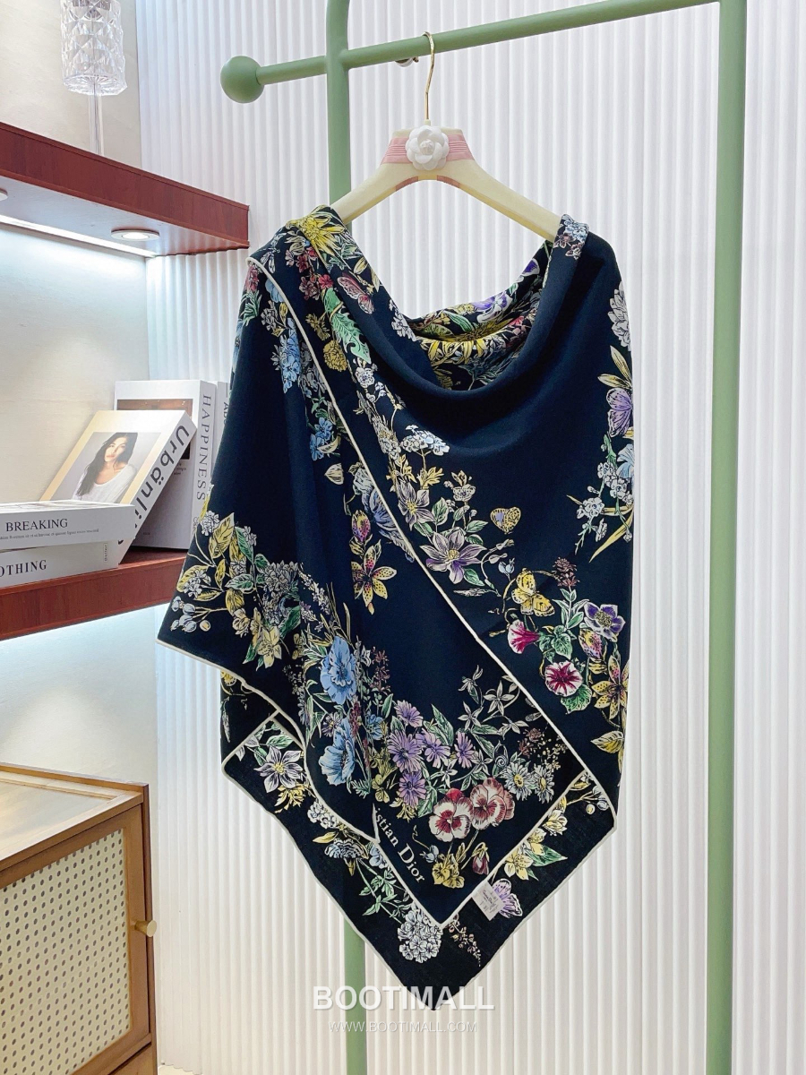 Christian Dior Toile de Jouy Cashmere Silk Shawl 크리스찬 디올 트왈 드 주이 캐시미어 실크 숄 네이비 140×140cm 8